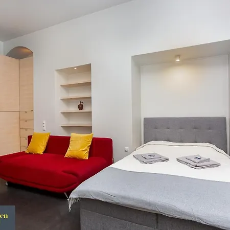 Seven - Old Town Apartment